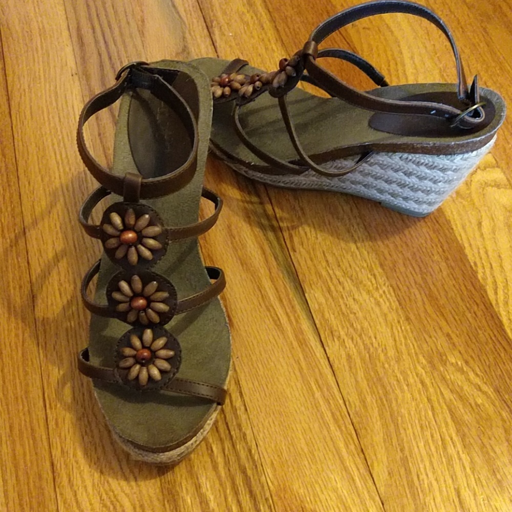 Y-not wedge sandals, sz. 8